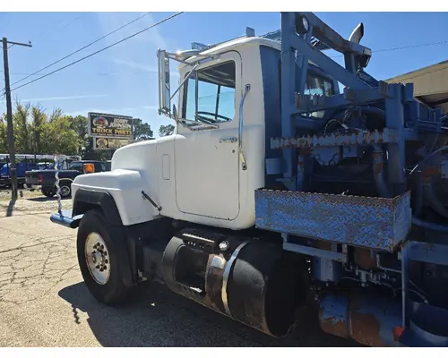 Mack RD688S Complete Vehicle