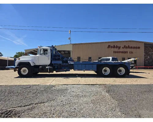 Mack RD688S Complete Vehicle