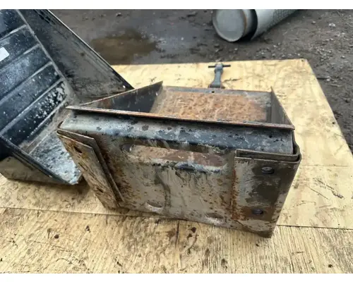Mack RD690S Battery Box