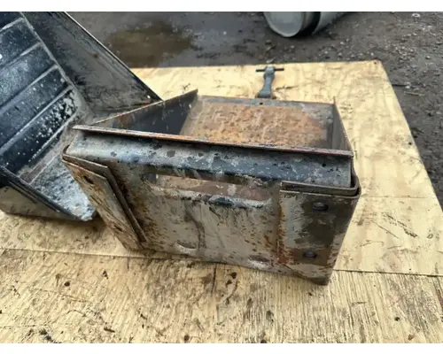 Mack RD690S Battery Box