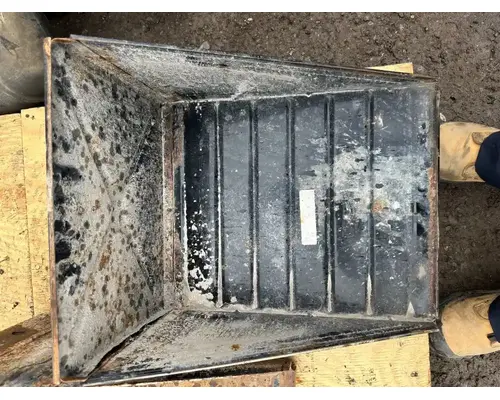 Mack RD690S Battery Box