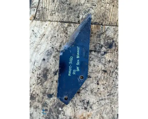 Mack RD690S Brackets, Misc.