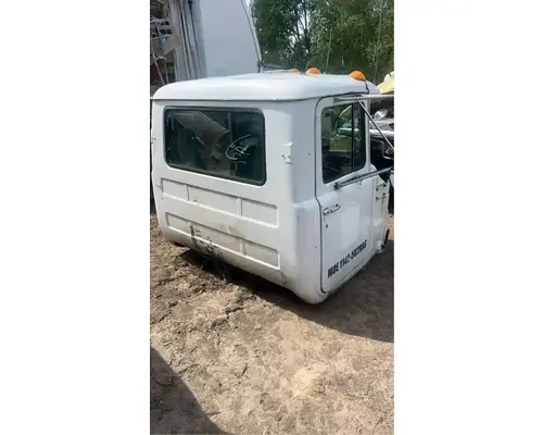 Mack RD690S Cab