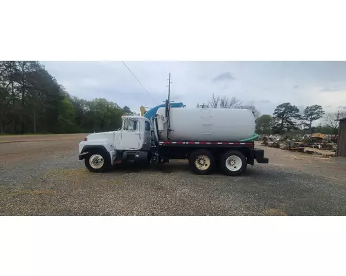 Mack RD690S Complete Vehicle