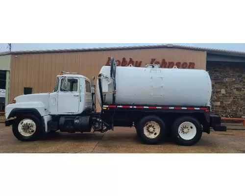 Mack RD690S Complete Vehicle