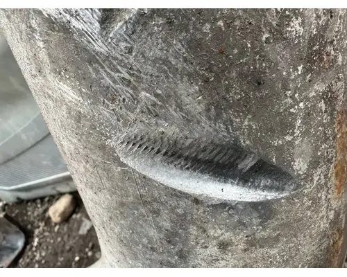 Mack RD690S Exhaust Pipe