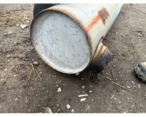 Mack RD690S Exhaust Pipe