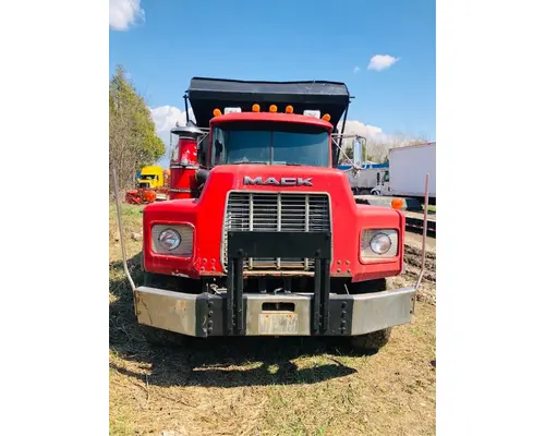 Hood Mack RB688S Dixie Truck Centre