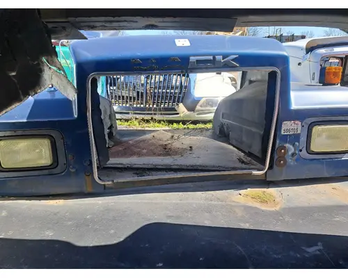 Hood MACK RD600 Truck Salvage International Inc