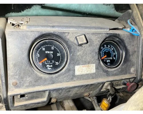 Instrument Cluster Mack RD600 Vander Haags Inc SP
