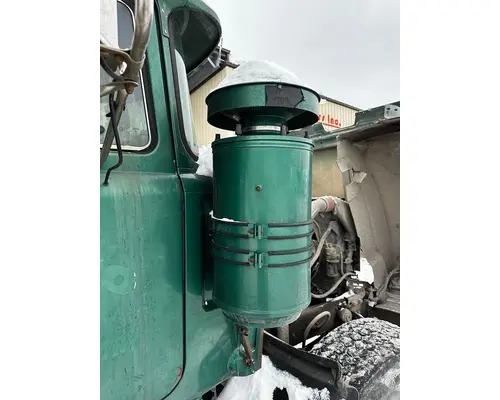 Air Cleaner MACK RD688S Dutchers Inc   Heavy Truck Div  Ny