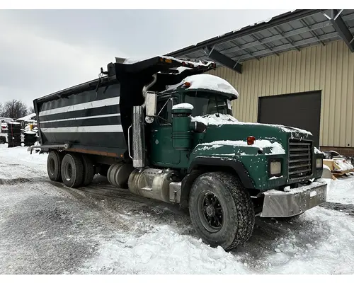 Complete Vehicle MACK RD688S Dutchers Inc   Heavy Truck Div  Ny