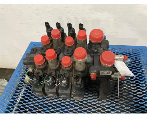 Manitou MLT840-115 Equip Hydraulic Valve