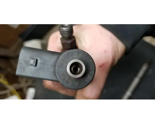 Mercedes 2.7L Fuel Injector