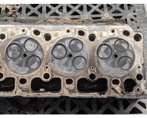 Mercedes MBE 900 Cylinder Head