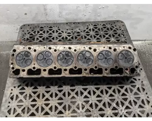 Mercedes MBE 900 Cylinder Head