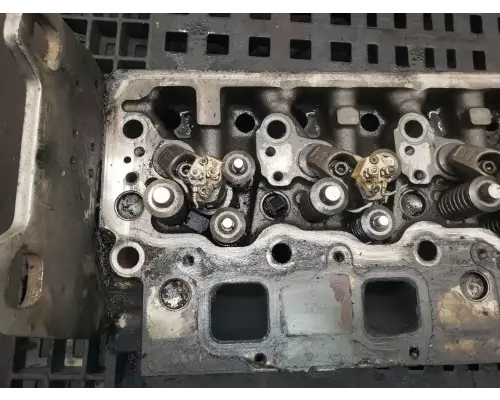 Mercedes MBE 926 Cylinder Head