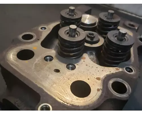 Mercedes MBE4000 Cylinder Head