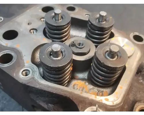 Mercedes MBE4000 Cylinder Head