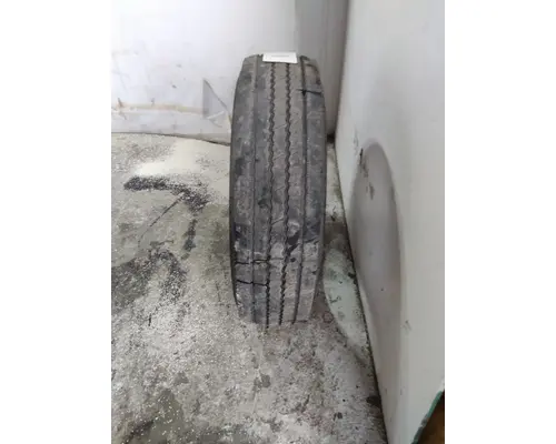 Tires MICHELIN 275/80R22.5 LKQ Western Truck Parts