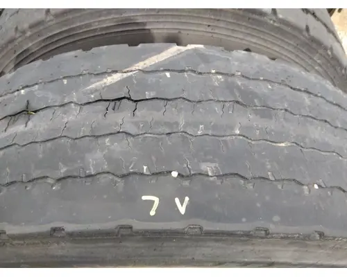 Tires MICHELIN 275/80R22.5 LKQ Thompson Motors - Wykoff