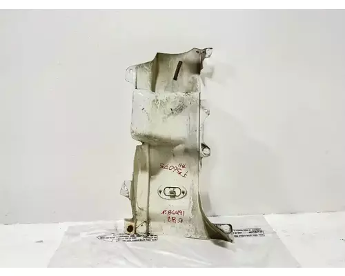 Mitsubishi FE649 Cowl