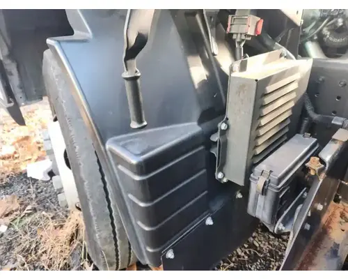 Mitsubishi FEC72S Fender Extension