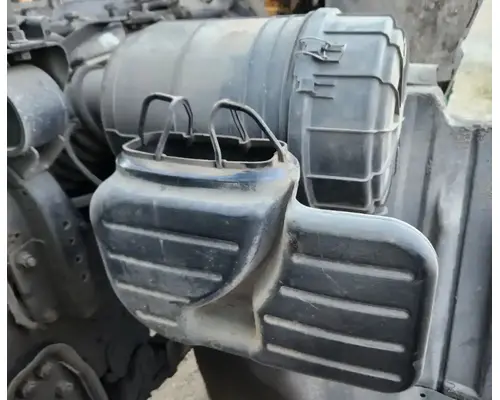 Mitsubishi FM65F Air Cleaner