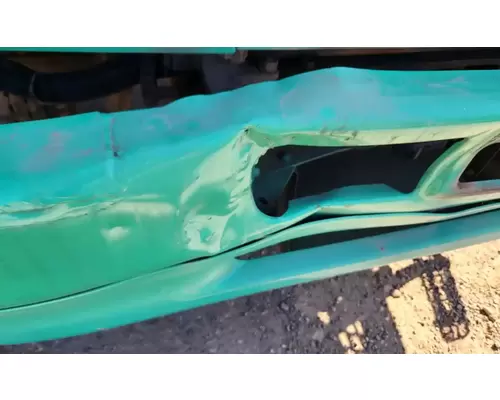 Mitsubishi FM65F Bumper Assembly, Front