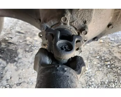 Mitsubishi MC864100 Axle Assembly, Rear