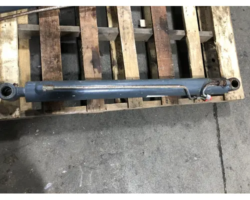 Mustang 2200R Equip Hydraulic Cylinder