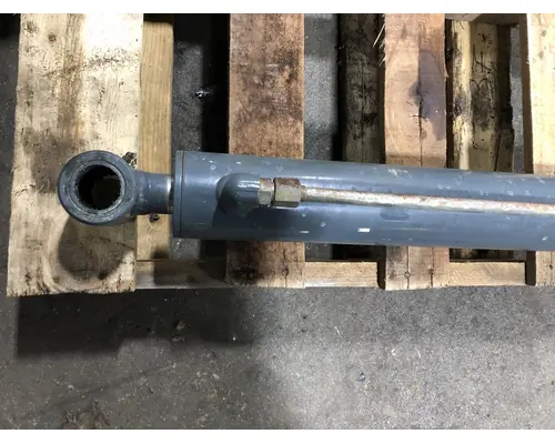 Mustang 2200R Equip Hydraulic Cylinder
