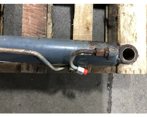 Mustang 2200R Equip Hydraulic Cylinder