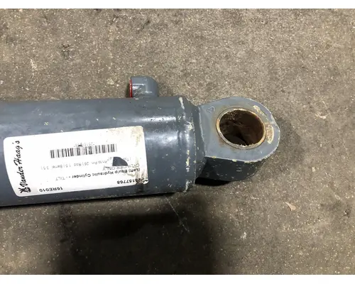 Mustang 2200R Equip Hydraulic Cylinder