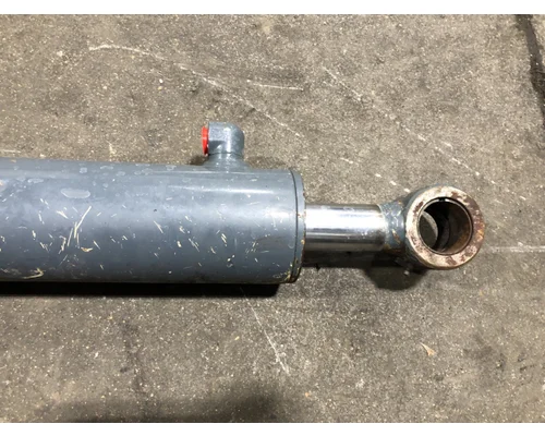 Mustang 2200R Equip Hydraulic Cylinder