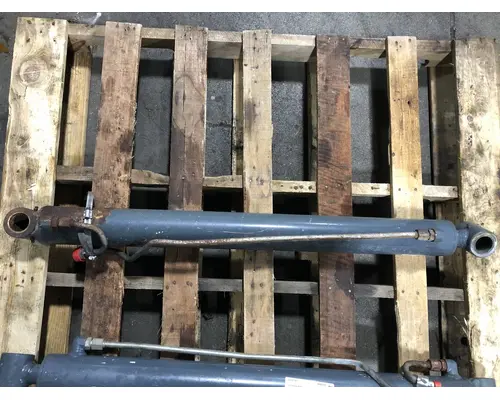 Mustang 2200R Equip Hydraulic Cylinder