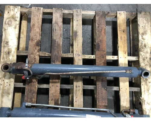 Mustang 2200R Equip Hydraulic Cylinder