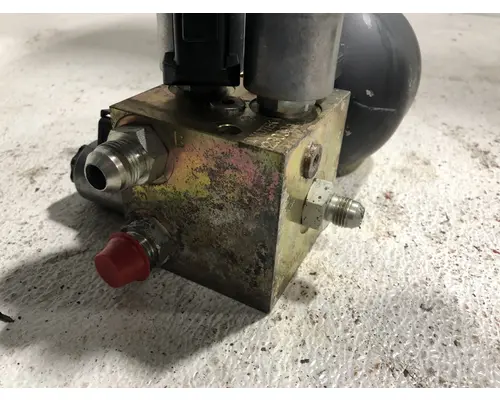 Mustang 2200R Equip Hydraulic Valve