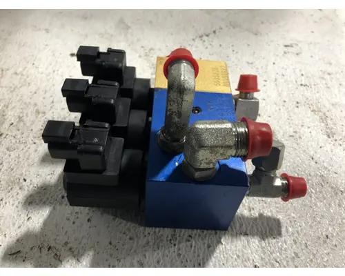 Mustang 2200R Equip Hydraulic Valve