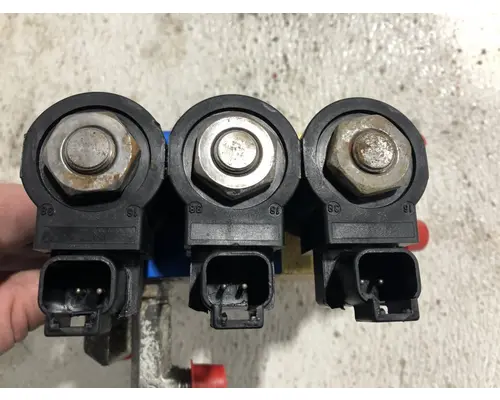 Mustang 2200R Equip Hydraulic Valve