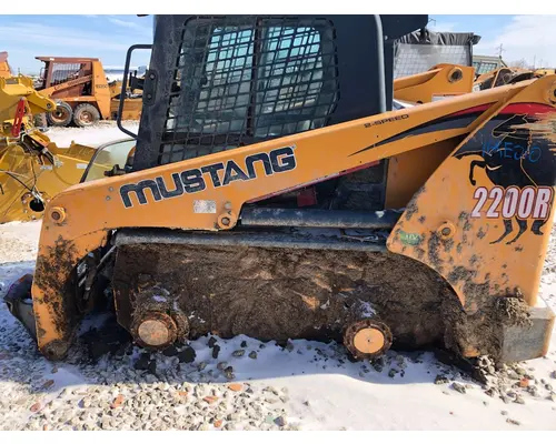 Mustang 2200R Equip Loader Arm
