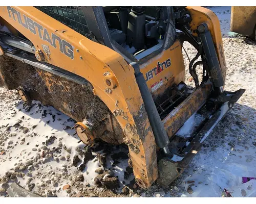 Mustang 2200R Equip Loader Arm