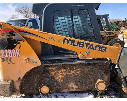 Mustang 2200R Equip Loader Arm