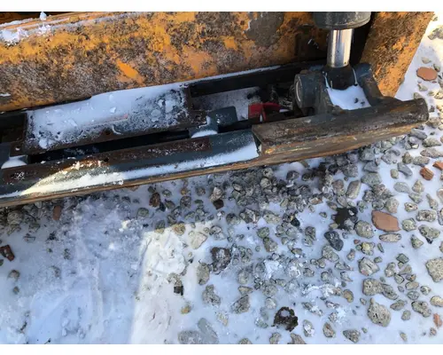 Mustang 2200R Equip Quick Coupler