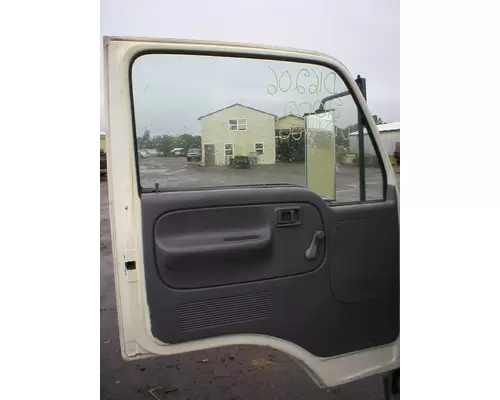 NISSIAN UD1400 Doors