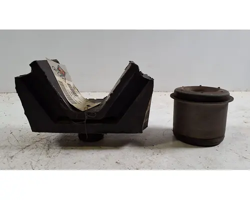 Navistar  Engine Mounts