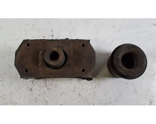 Navistar  Engine Mounts