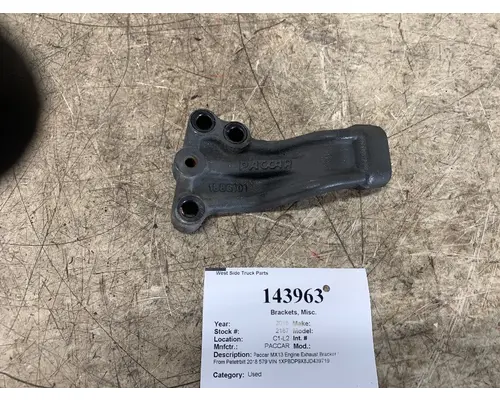PACCAR 1886101 Brackets, Misc.