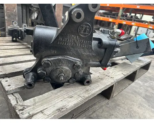 PACCAR 579EV Steering Gear  Rack