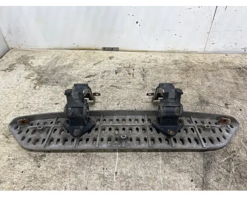 PACCAR A82-1107-100 Step